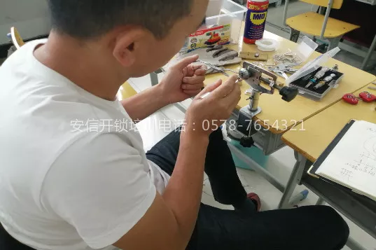四川保险柜开锁培训教程